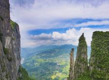 湖北恩施大峽谷、云龍河地縫、三峽大瀑布、神農架、 武當山、恩施土司城、女兒城、戶部巷單臥單飛七日游