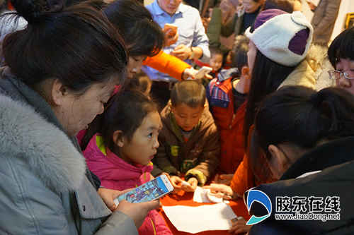 活動簽到處門庭若市