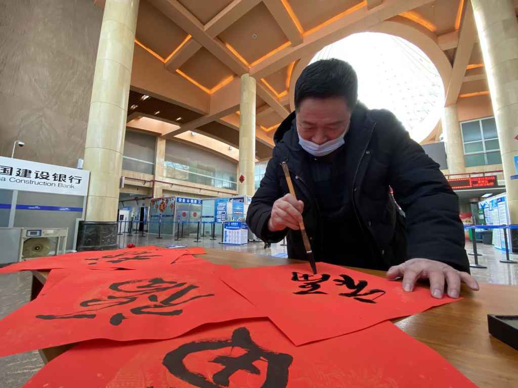 克拉瑪依機場開展“這個春節，福先到！”主題活動