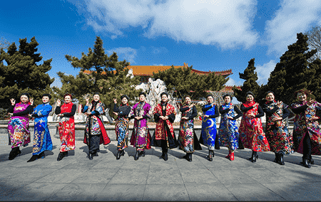 風(fēng)韻旗袍仙山秀 婀娜多姿惹人醉