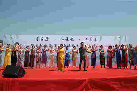 激情五月天 綻放旗袍美!百人旗袍走秀 展魅力風采! 激情五月天 綻放旗袍美!百人旗袍走秀 展魅力風采!