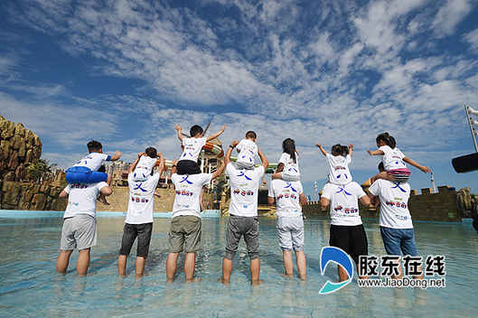 父子合體傳遞中國文化 近萬人夢幻海過爸爸節