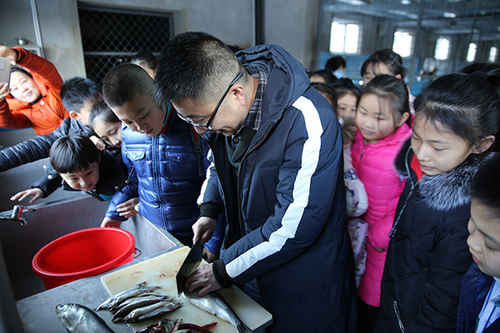 體驗飼養員制作餌料