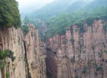 山水奇觀云臺山、茱萸峰玻璃棧道、中華影視基地郭亮、龍門石窟、少林寺雙飛四日游 山水奇觀云臺山、茱萸峰玻璃棧道、中華影視基地郭亮、龍門石窟、少林寺雙飛四日游