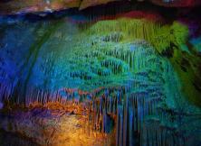 沂水地下大峽谷、螢火蟲水洞、雪山彩虹谷二日游