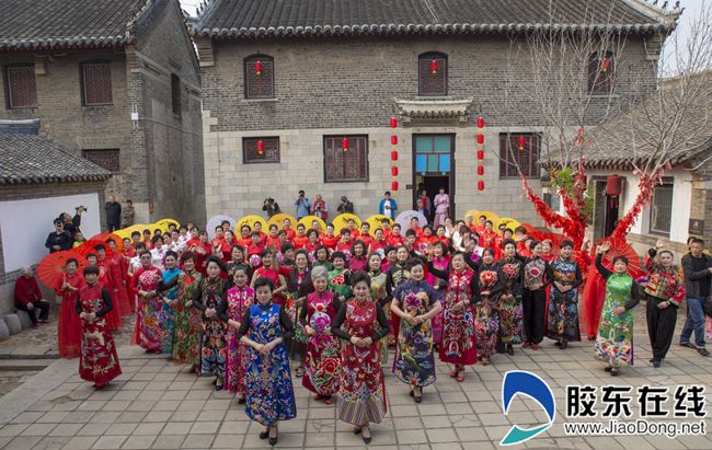 京繡旗袍碰撞古老莊園