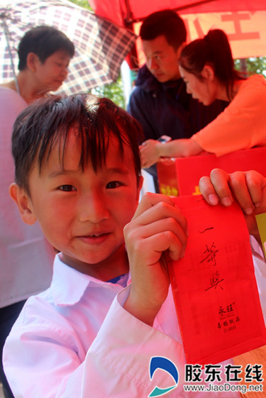 萊州開展文明旅游誠信服務(wù)活動(圖)