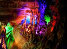 沂水美麗溶洞-天谷、雪山彩虹谷、天上王城汽車二日游 沂水美麗溶洞-天谷、雪山彩虹谷、天上王城汽車二日游