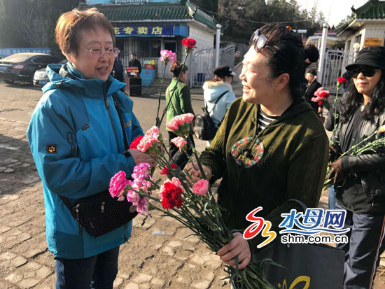 清明節煙臺26.5萬人次祭掃 祭掃方式更