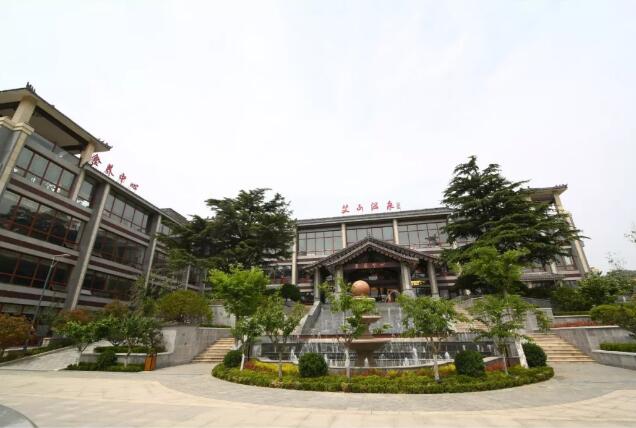 艾山溫泉小鎮(zhèn)被確定為“省級服務(wù)業(yè)特色小鎮(zhèn)”