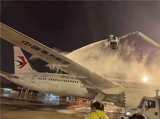 守護春運回家路 東航有序應對2022年上海首場降雪 守護春運回家路 東航有序應對2022年上海首場降雪