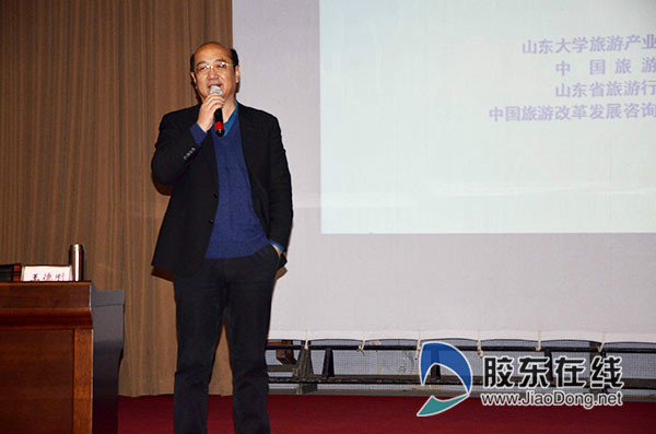 中國旅游協(xié)會(huì)副會(huì)長、中國旅游改革發(fā)展咨詢委員孫德剛作專題報(bào)告