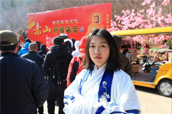 天冷不減熱情 赤山廟會驚現從“明朝穿越”來的兩位小姐姐