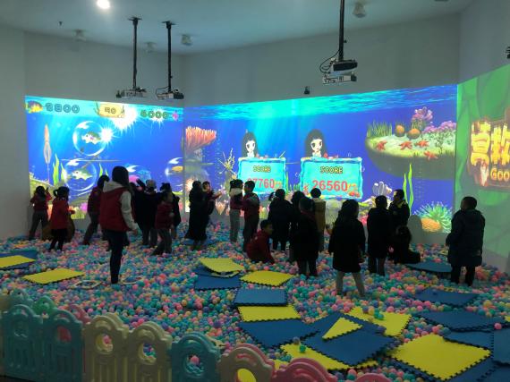 玩轉炫酷科技 煙臺海洋VR體驗中心帶您鬧新春