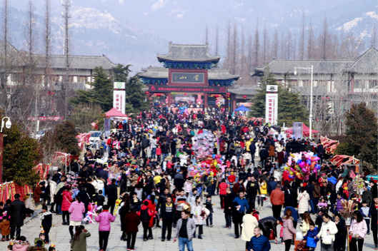 ②蒙山春節(jié)廟會人氣爆棚