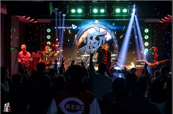 煙臺(tái)酒吧一條街成歷史 青春記憶該何處安放