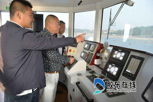 李濱佐總與港航局劉科長駕駛室考察