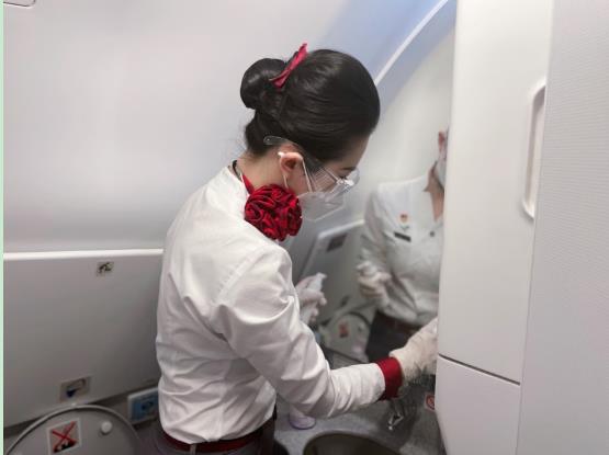 湖南航空乘務(wù)長(zhǎng)馬韻萍：在平凡中綻放光芒