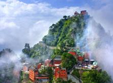 靈秀湖北--“探秘神農(nóng)架，圣地武當(dāng)山”             &lt;神秘&amp;原始&gt;神農(nóng)架. 世界遺產(chǎn)&amp;道教圣地武當(dāng)山             宜昌三峽大壩. 三峽人家. 襄陽(yáng)古城. 武漢 純玩單飛 7日游