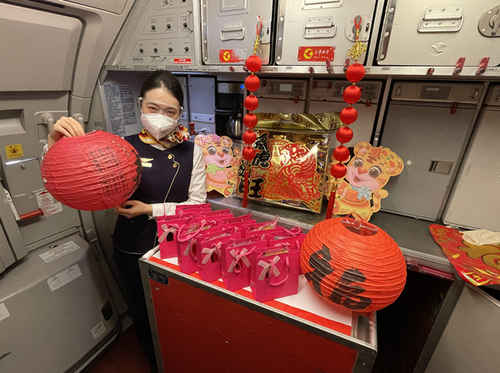 元宵佳節 海航航空旗下天津航空與旅客萬米高空猜燈謎鬧元宵