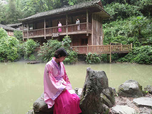 木葉傳情-男女對歌-好一番愜意的景象